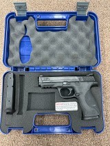 SMITH & WESSON M&P 40 .40 S&W - 1 of 3