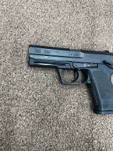 HECKLER & KOCH USP .40 S&W - 2 of 3