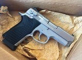 SMITH & WESSON 4013 .40 S&W - 1 of 3