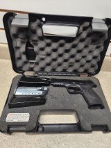 SMITH & WESSON M&P40 .40 S&W - 2 of 3