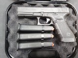 GLOCK G17 GEN 49MM LUGER (9x19 PARA) - 1 of 3