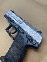 HECKLER & KOCH USP .40 S&W - 2 of 3