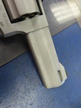 TAURUS TRACKER 627 .357 MAG - 2 of 3