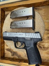SMITH & WESSON SD40 .40 S&W - 1 of 3