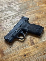 SMITH & WESSON M&P9 SHIELD M2.0 9MM LUGER (9X19 PARA) - 1 of 2