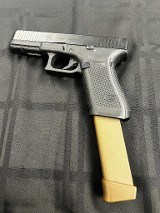 GLOCK 17 gen 5
9MM LUGER (9x19 PARA) - 3 of 3