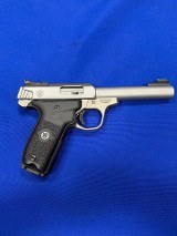 SMITH & WESSON SW22 VICTORY .22 LR - 1 of 3