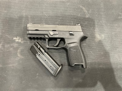 SIG SAUER P250 9MM LUGER (9x19 PARA)
