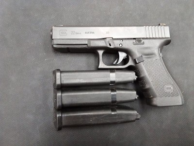 GLOCK G22
GEN 4 .40 CALIBER