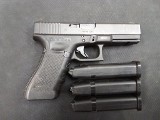 GLOCK G22
GEN 4 .40 CALIBER - 2 of 3