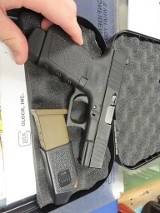 GLOCK 19 9MM LUGER (9x19 PARA) - 1 of 3