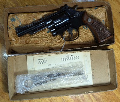 SMITH & WESSON 18-2 .22 LR