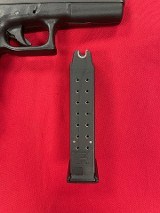 GLOCK G17 GEN 1 9MM LUGER (9x19 PARA) - 2 of 3