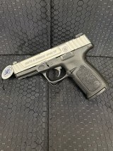 SMITH & WESSON SD40 VE .40 S&W - 2 of 3