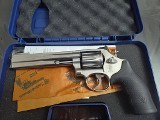 SMITH & WESSON 617 .22 LR - 2 of 3