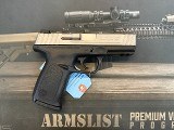 SMITH & WESSON SD40 VE .40 S&W - 1 of 2