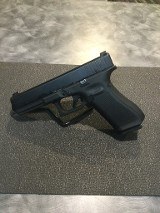 GLOCK glock 17 gen 5 9MM LUGER (9x19 PARA) - 2 of 3