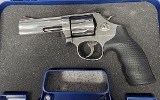 SMITH & WESSON 686 PLUS .357 MAG - 1 of 3