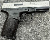 SMITH & WESSON SD40 VE .40 S&W - 2 of 3