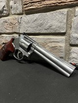 SMITH & WESSON MODEL 686-6 PLUS .357 MAG - 1 of 3