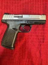 SMITH & WESSON SD40 VE .40 S&W - 3 of 3