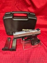 SMITH & WESSON SD40 VE .40 S&W - 1 of 3