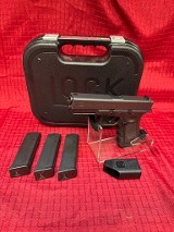 GLOCK G17 GEN 4 9MM LUGER (9x19 PARA) - 1 of 3