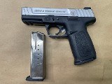 SMITH & WESSON SD40 VE .40 S&W - 1 of 3