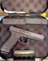 GLOCK G17 GEN 4 9MM LUGER (9x19 PARA) - 1 of 3