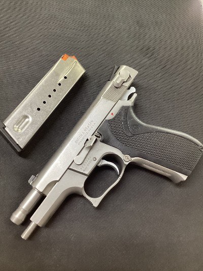 SMITH & WESSON 5906 9MM LUGER (9x19 PARA)