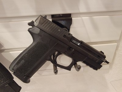 SIG SAUER SP2022 9MM LUGER (9X19 PARA)