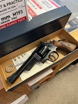 SMITH & WESSON 28-2 w/ factory box
.357 MAG - 1 of 3