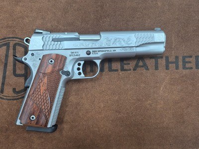 SMITH & WESSON 1911 .45 ACP