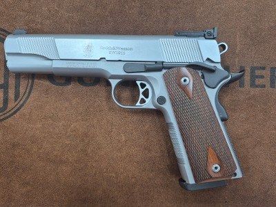 SMITH & WESSON 1911 .45 ACP