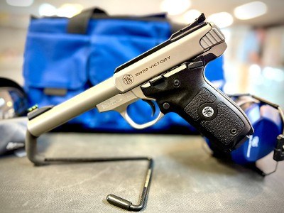 SMITH & WESSON SW22 VICTORY .22 LR