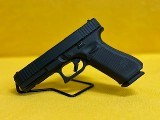 GLOCK G22 GEN 5 .40 S&W - 2 of 3