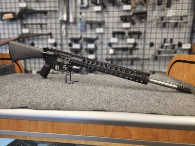 SPIKE‚S TACTICAL ST-15 .224 VAL