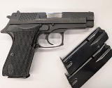 BERNARDELLI, GIULIO P ONE VB 9MM LUGER (9x19 PARA) - 1 of 2 BERNARDELLI, GIULIO P ONE VB 9MM LUGER (9x19 PARA) - 1 of 2