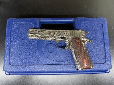 COLT 1911 GOVERNMENT .45 ACP