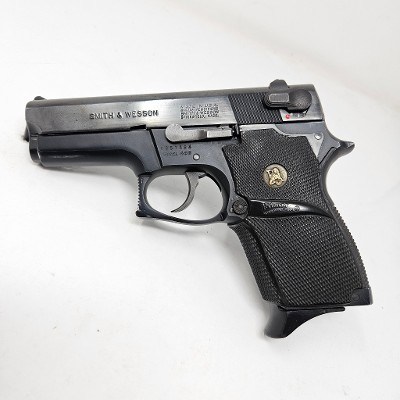 SMITH & WESSON 469 with pachmayr grips 9MM LUGER (9x19 PARA)