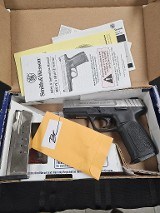 SMITH & WESSON SD40 VE .40 S&W - 1 of 3