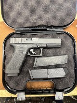 Glock 17 Gen 3 9MM LUGER (9X19 PARA) - 1 of 3
