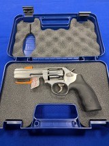 SMITH & WESSON
617 .22 LR - 2 of 3
