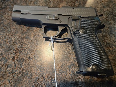 SIG SAUER P220 9MM LUGER (9x19 PARA)