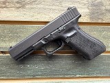 GLOCK
G22 GEN 4 .40 S&W - 2 of 3
