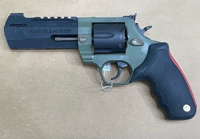 TAURUS 444 RAGING BULL .44 MAGNUM