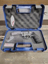 SMITH & WESSON 617-6 .22 LR