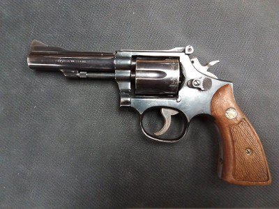 SMITH & WESSON 15-4 .38 SPL