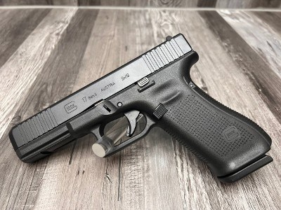 GLOCK 17 GEN 5 9MM LUGER (9x19 PARA)