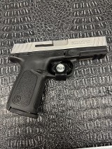 SMITH & WESSON SD40 VE .40 S&W - 2 of 3